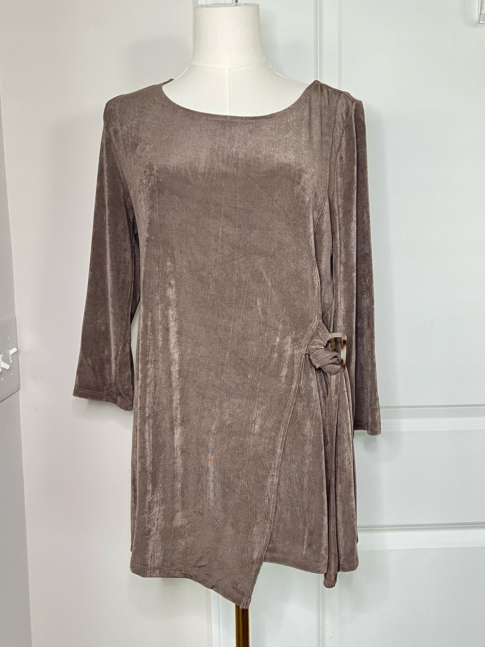 CHICOS Travelers Tunic Slinky Top Shirt Sz 0/ S Brown Side Detail Stretch Career
